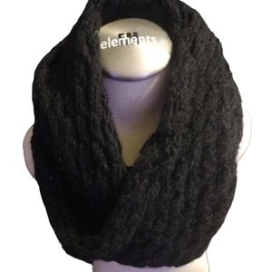 Euc Rue 22 infinity scarf